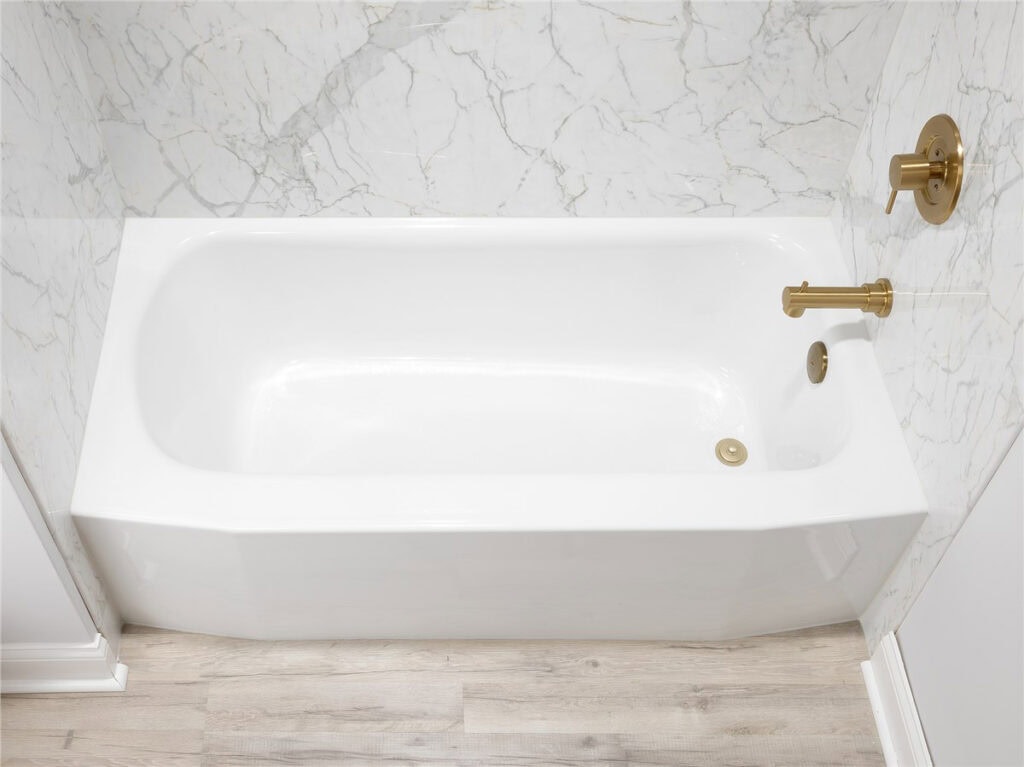 clean new BCI bathtub